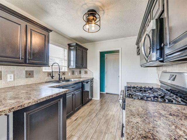 912 W Tesio Way, Mustang, OK 73064