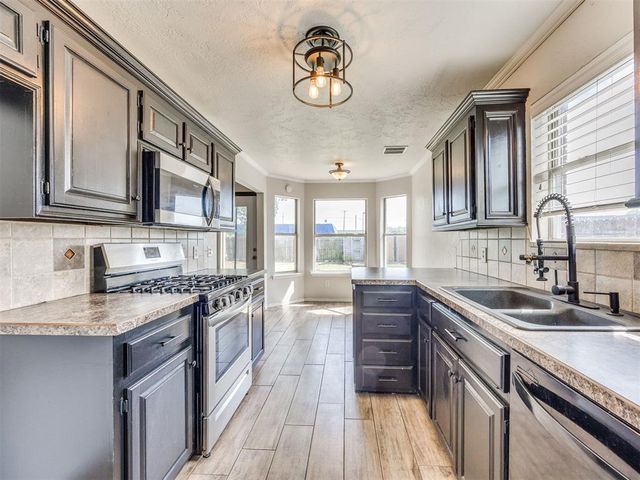 912 W Tesio Way, Mustang, OK 73064