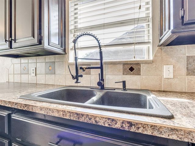 912 W Tesio Way, Mustang, OK 73064