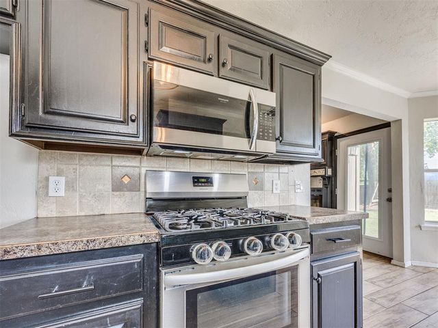 912 W Tesio Way, Mustang, OK 73064