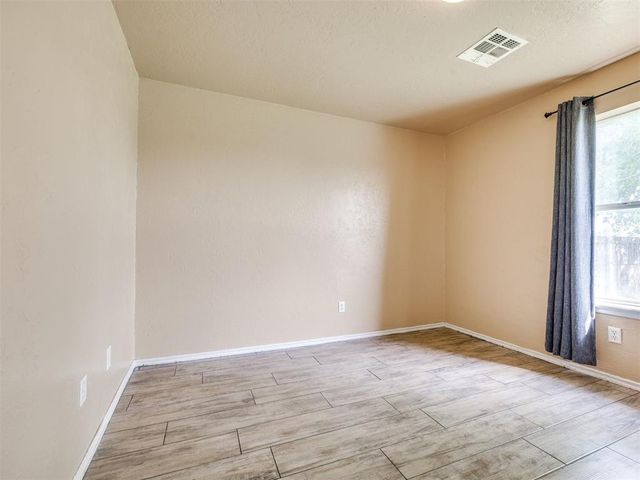 912 W Tesio Way, Mustang, OK 73064