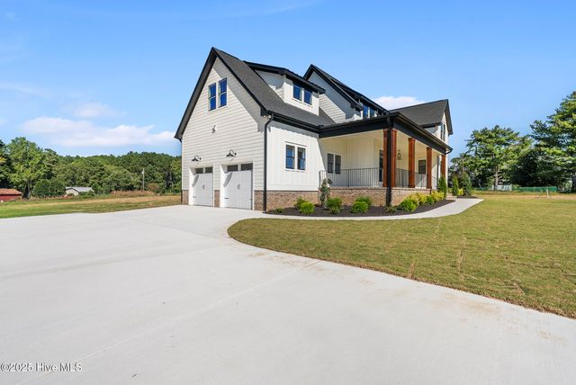 2560 Lassiter Road, Four Oaks, NC 27524