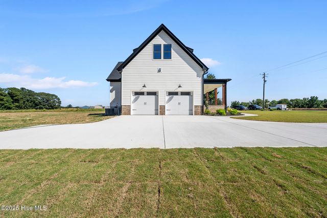 2560 Lassiter Road, Four Oaks, NC 27524