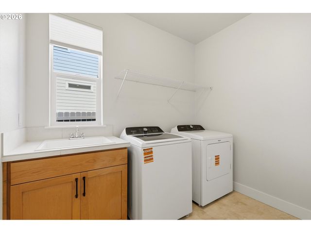 16164 SERRES FARMS Way, Oregon City, OR 97045