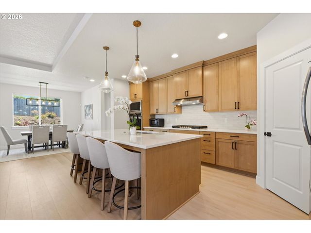 16164 SERRES FARMS Way, Oregon City, OR 97045