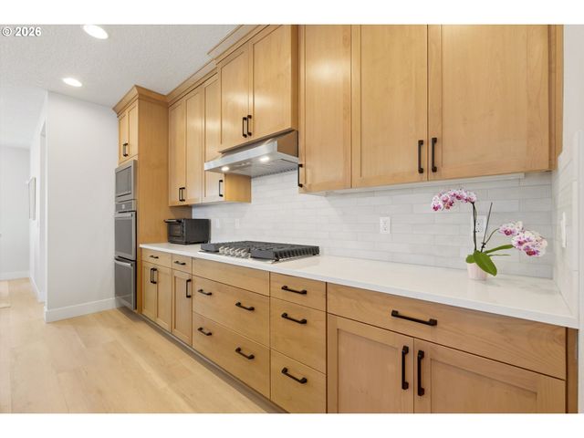16164 SERRES FARMS Way, Oregon City, OR 97045