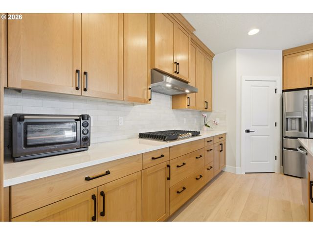 16164 SERRES FARMS Way, Oregon City, OR 97045