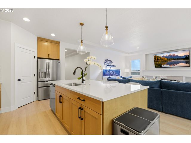 16164 SERRES FARMS Way, Oregon City, OR 97045