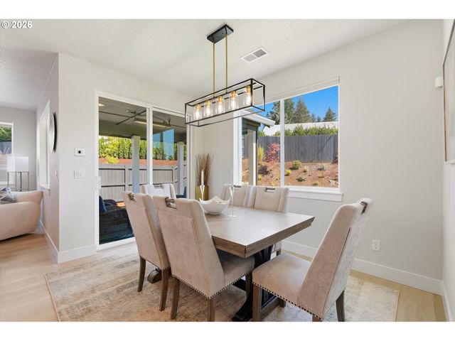 16164 SERRES FARMS Way, Oregon City, OR 97045