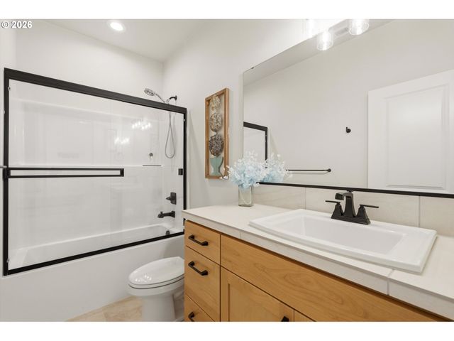 16164 SERRES FARMS Way, Oregon City, OR 97045