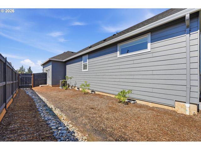 16164 SERRES FARMS Way, Oregon City, OR 97045