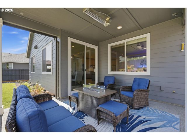 16164 SERRES FARMS Way, Oregon City, OR 97045