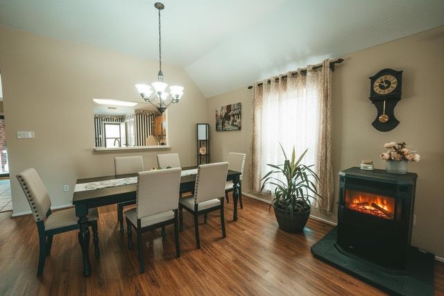 822 W Country Meadows Lane, Pearland, TX 77584