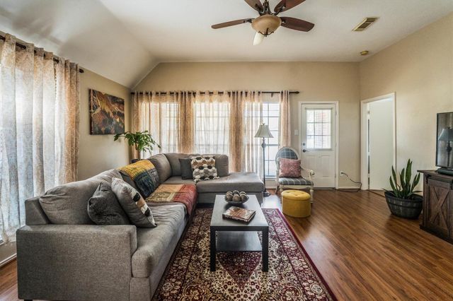 822 W Country Meadows Lane, Pearland, TX 77584