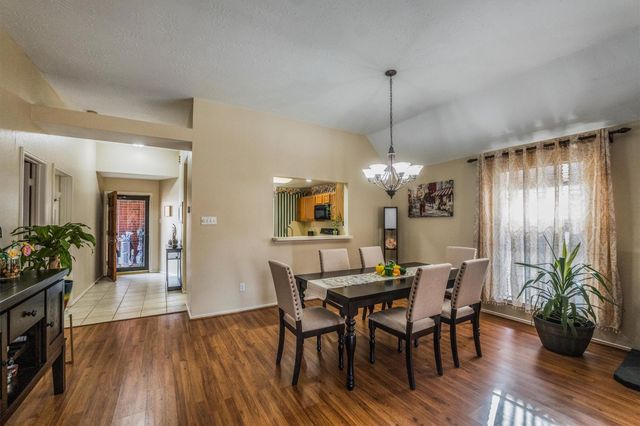 822 W Country Meadows Lane, Pearland, TX 77584