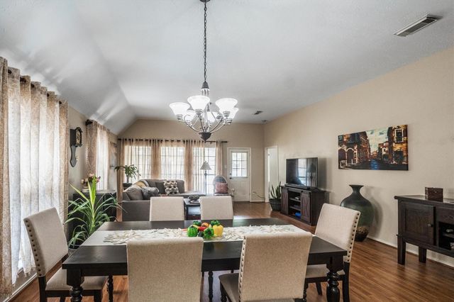 822 W Country Meadows Lane, Pearland, TX 77584