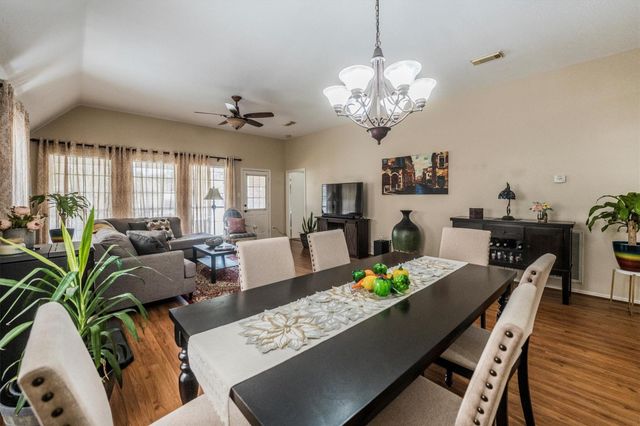 822 W Country Meadows Lane, Pearland, TX 77584