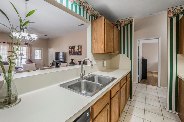 822 W Country Meadows Lane, Pearland, TX 77584