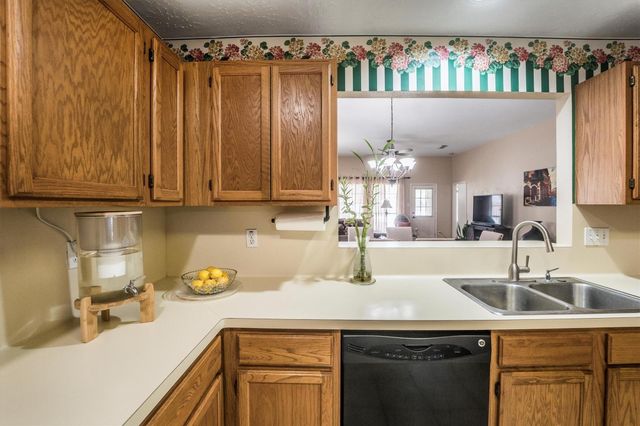 822 W Country Meadows Lane, Pearland, TX 77584