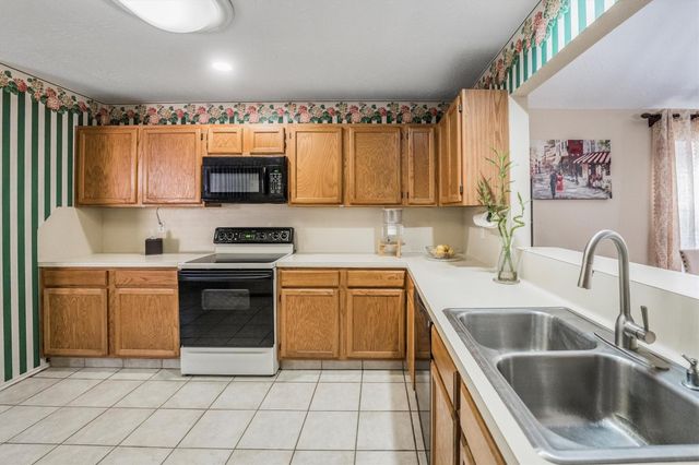 822 W Country Meadows Lane, Pearland, TX 77584