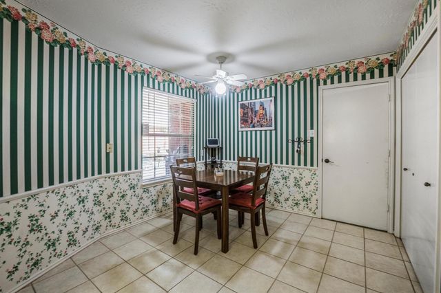 822 W Country Meadows Lane, Pearland, TX 77584