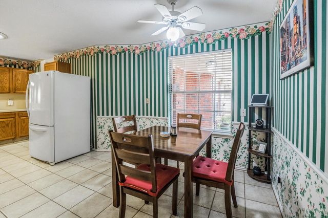 822 W Country Meadows Lane, Pearland, TX 77584