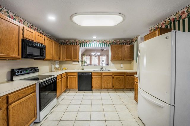 822 W Country Meadows Lane, Pearland, TX 77584