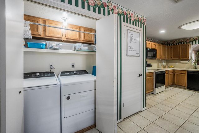 822 W Country Meadows Lane, Pearland, TX 77584