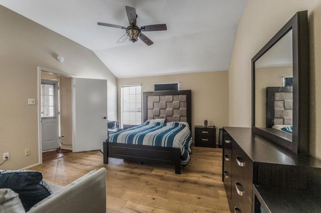 822 W Country Meadows Lane, Pearland, TX 77584