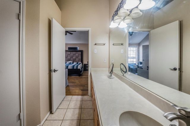 822 W Country Meadows Lane, Pearland, TX 77584