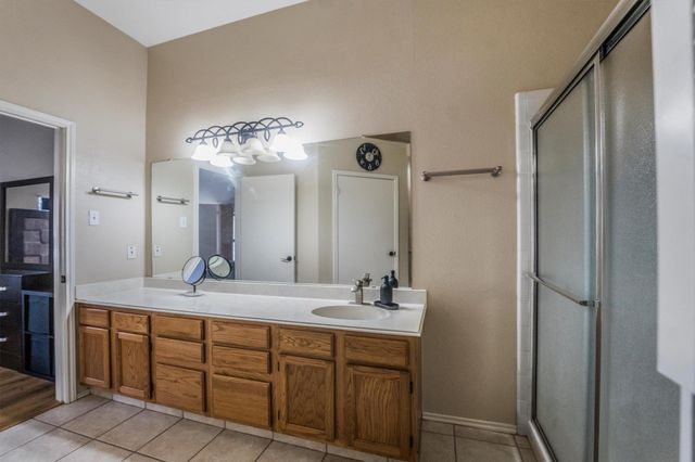 822 W Country Meadows Lane, Pearland, TX 77584