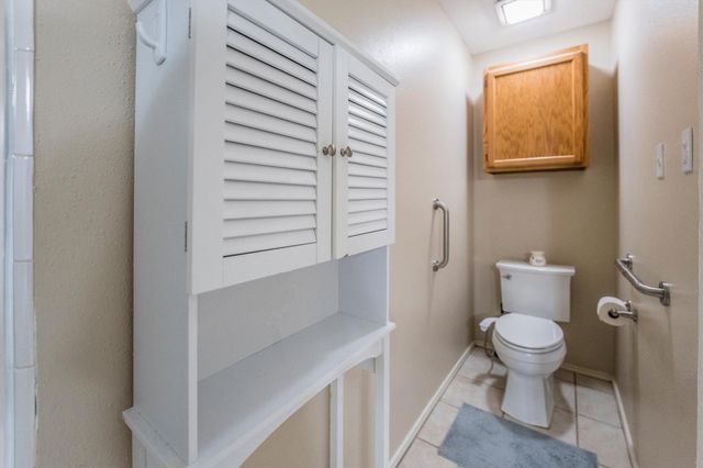 822 W Country Meadows Lane, Pearland, TX 77584