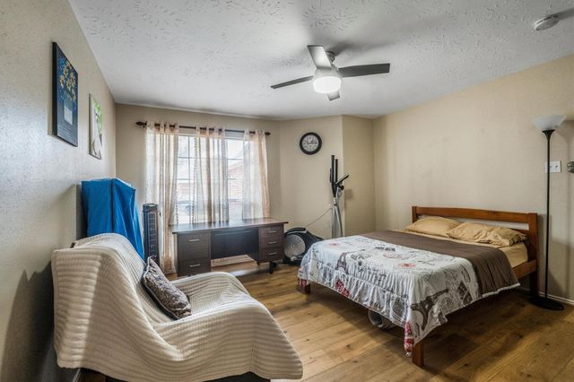 822 W Country Meadows Lane, Pearland, TX 77584