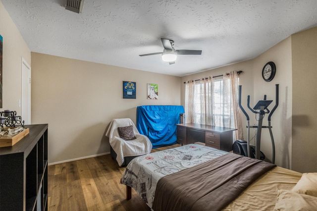 822 W Country Meadows Lane, Pearland, TX 77584