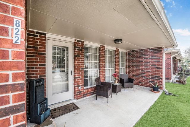 822 W Country Meadows Lane, Pearland, TX 77584