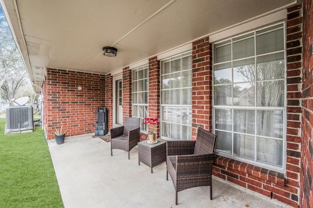 822 W Country Meadows Lane, Pearland, TX 77584