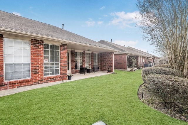 822 W Country Meadows Lane, Pearland, TX 77584