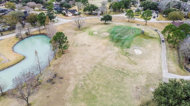 822 W Country Meadows Lane, Pearland, TX 77584