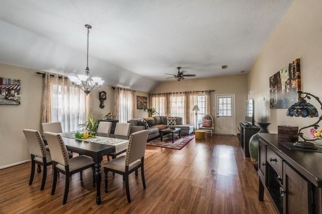 822 W Country Meadows Lane, Pearland, TX 77584