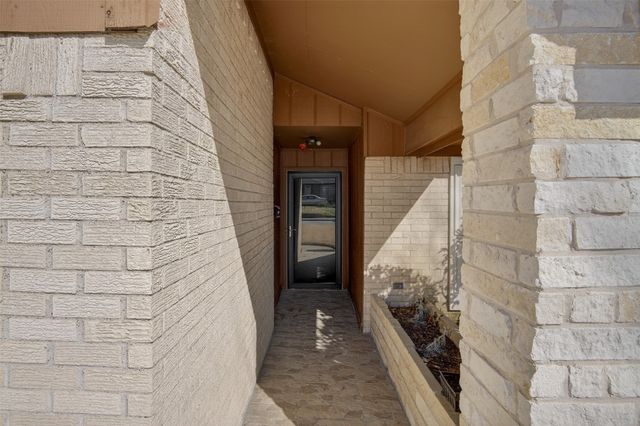 6946 Trailcrest Drive, Dallas, TX 75232