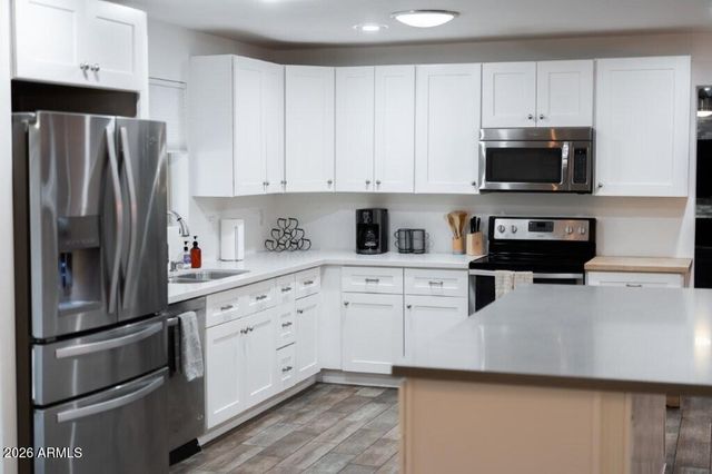 8331 E MEADOWBROOK Avenue, Scottsdale, AZ 85251