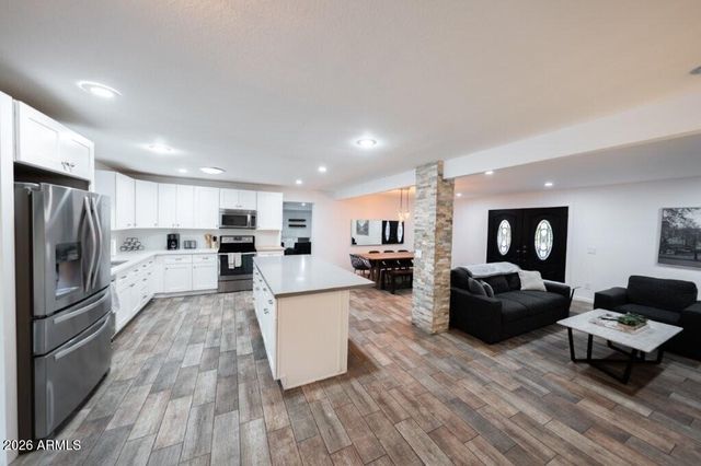 8331 E MEADOWBROOK Avenue, Scottsdale, AZ 85251