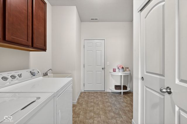 6121 Marigold Court, Whitestown, IN 46075