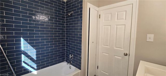 2912 Woodleigh Street 2, Winston-salem, NC 27127