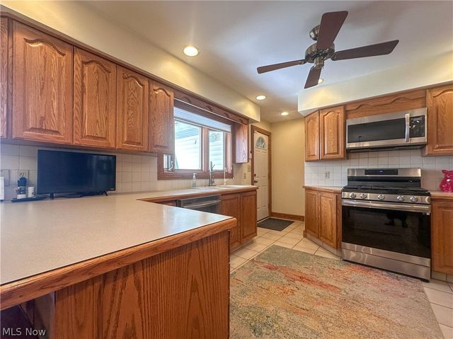1011 Park Circle, Girard, OH 44420