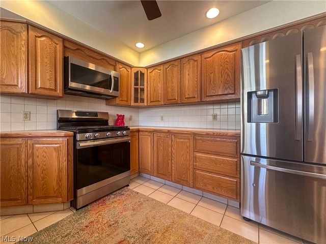 1011 Park Circle, Girard, OH 44420