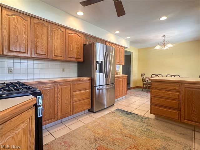1011 Park Circle, Girard, OH 44420