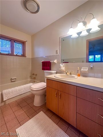 1011 Park Circle, Girard, OH 44420