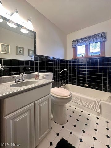 1011 Park Circle, Girard, OH 44420
