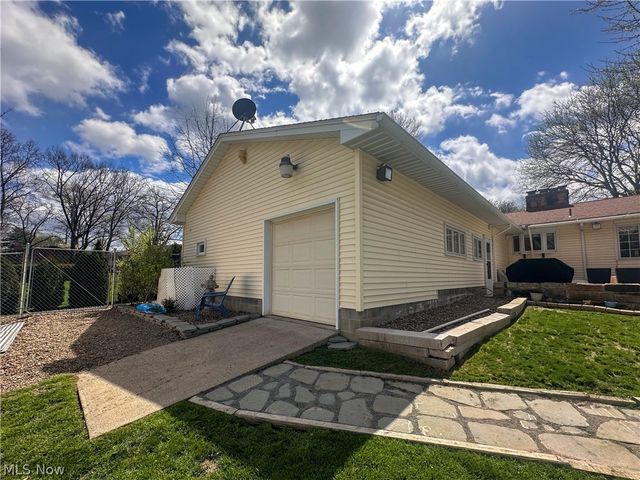 1011 Park Circle, Girard, OH 44420